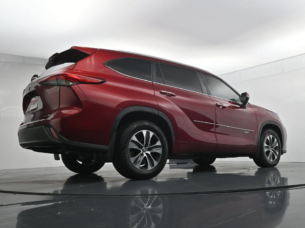 Used 2023 Toyota Highlander XLE AWD/4WD image 37