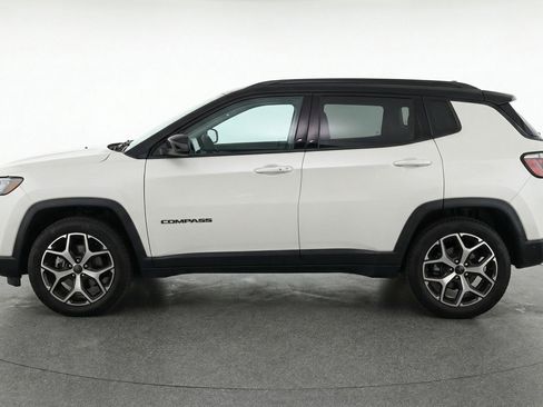 Used 2025 Jeep Compass Limited image 5