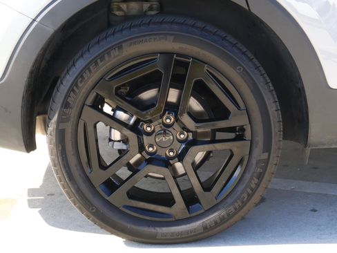 Used 2025 Kia Telluride EX X-Line image 9