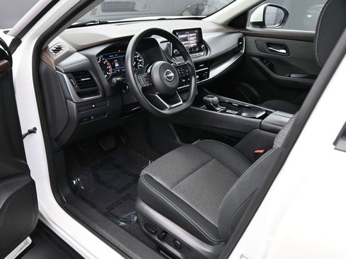 Used 2023 Nissan Rogue SV FWD image 2