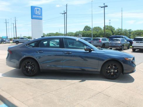 Used 2025 Honda Accord SE image 4