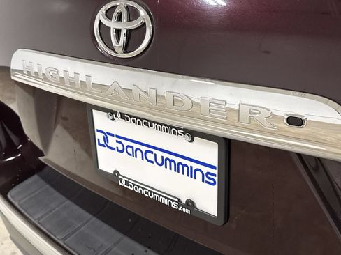 Used 2011 Toyota Highlander SE w/ Tow Pkg AWD/4WD image 27