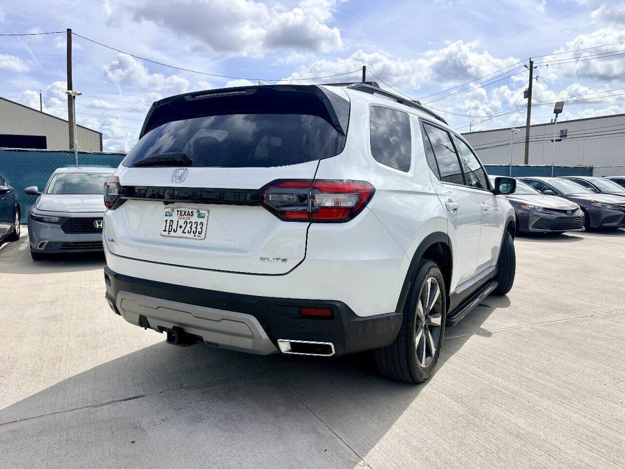 Used 2024 Honda Pilot Elite image 4