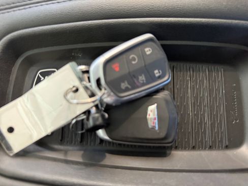 Used 2020 Cadillac Escalade Luxury w/ Escalade Sport Edition image 31