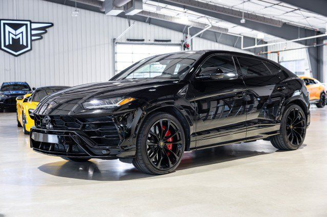 Used 2022 Lamborghini Urus AWD/4WD image 2