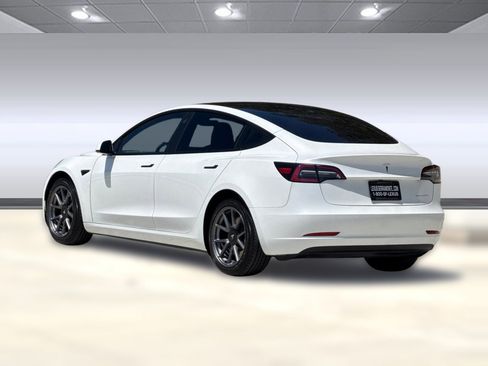 Used 2022 Tesla Model 3 Long Range AWD/4WD image 3