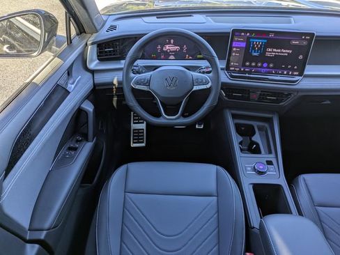 New 2026 Volkswagen Tiguan SE R-Line image 17