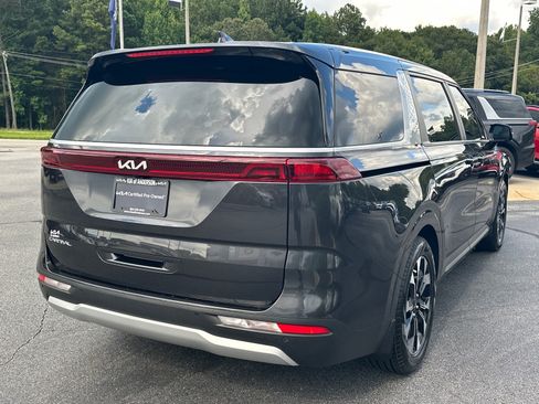 Used 2024 Kia Carnival EX FWD image 3