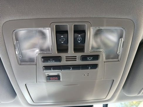 Used 2018 Toyota Highlander Limited Platinum image 16