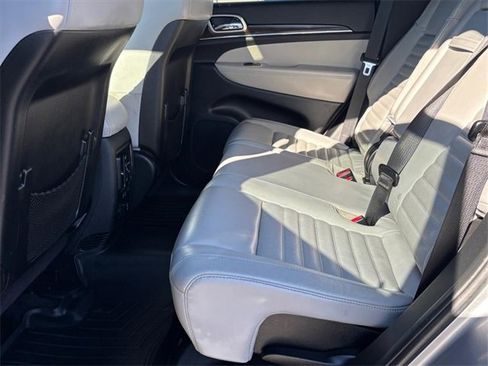 Used 2018 Jeep Grand Cherokee Limited image 12