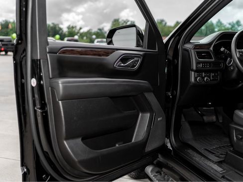 Used 2023 Chevrolet Tahoe Z71 w/ Z71 Off-Road Package AWD/4WD image 14