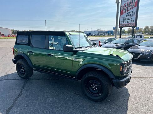 Used 2022 Ford Bronco Black Diamond image 1