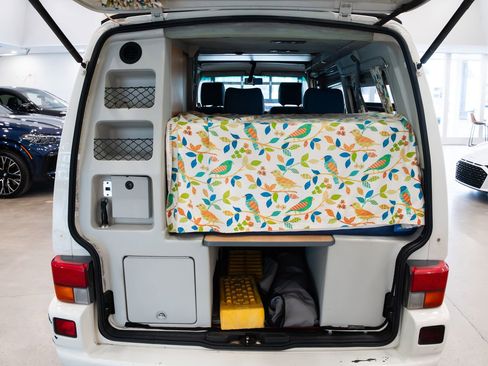 Used 2002 Volkswagen Eurovan GLS image 8