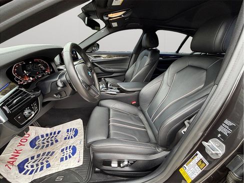 Used 2020 BMW 530i w/ M Sport Package image 2
