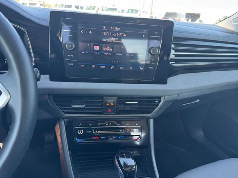 Used 2025 Volkswagen Jetta SE image 18