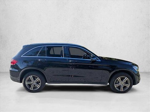 Used 2022 Mercedes-Benz GLC 300 image 2