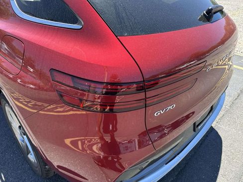 New 2026 Genesis GV70 2.5T AWD/4WD image 8