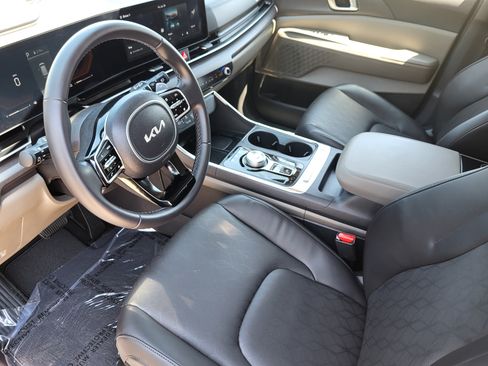 Used 2026 Kia Carnival EX FWD image 10