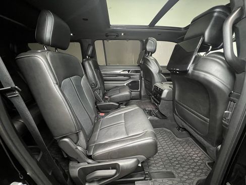 Used 2024 Jeep Wagoneer L Series III w/ Premium Group I image 10