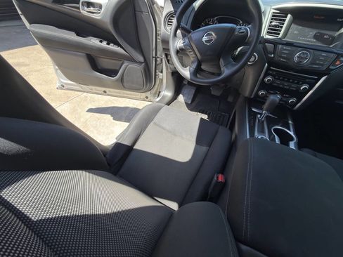 Used 2017 Nissan Pathfinder S AWD/4WD image 36