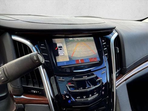 Used 2019 Cadillac Escalade Luxury RWD image 22