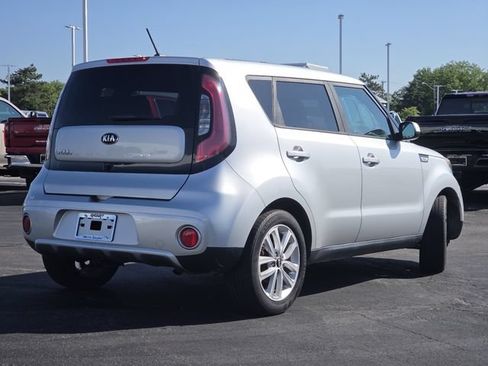 Used 2017 Kia Soul + FWD image 16