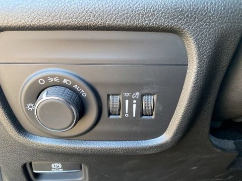 Used 2023 Jeep Grand Cherokee L Laredo RWD image 34