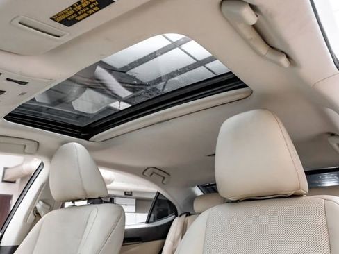 Used 2016 Lexus ES 350 w/ Luxury Package w/Wood Trim FWD image 6