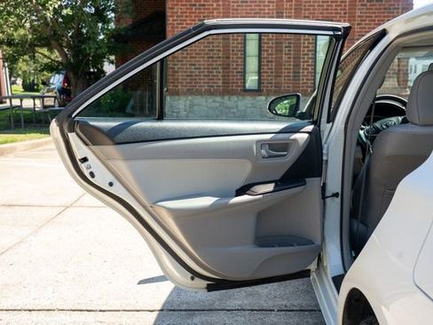 Used 2017 Toyota Camry XLE FWD image 46