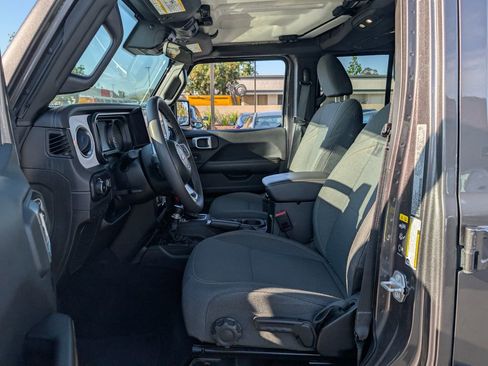 Used 2025 Jeep Wrangler Unlimited Sahara AWD/4WD image 12