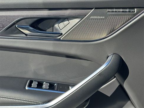 Certified 2025 Jaguar F-PACE R-Dynamic S image 28