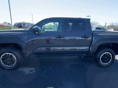 Used 2024 Toyota Tacoma TRD Off-Road image 5