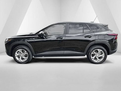 New 2026 Chevrolet Trax LS w/ LS Convenience Package FWD image 4