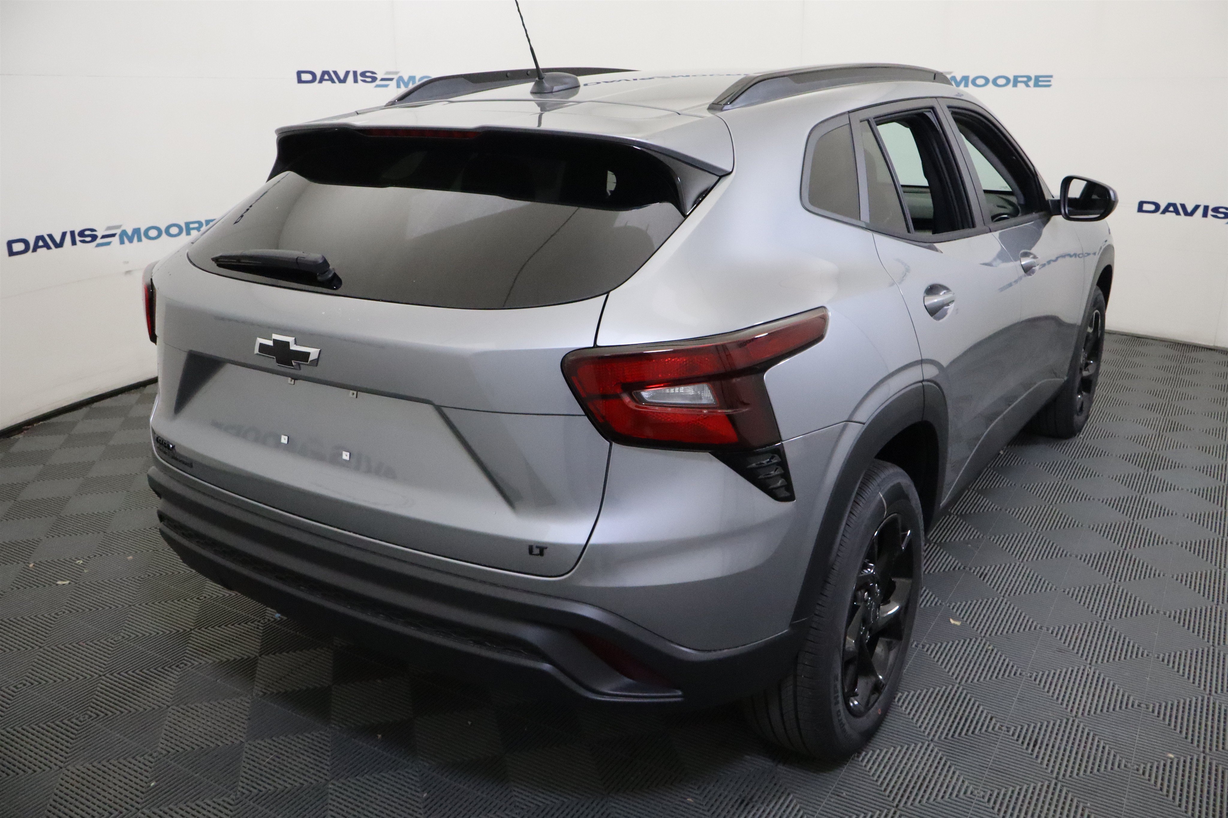 New 2026 Chevrolet Trax LT w/ Midnight Edition FWD image 6