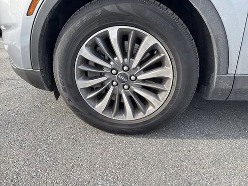 Used 2021 Lincoln Nautilus Reserve image 9