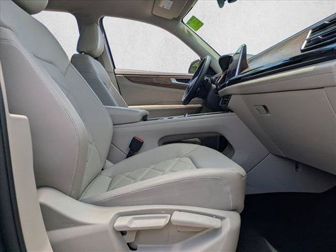 Used 2025 Volkswagen Atlas SE FWD image 16