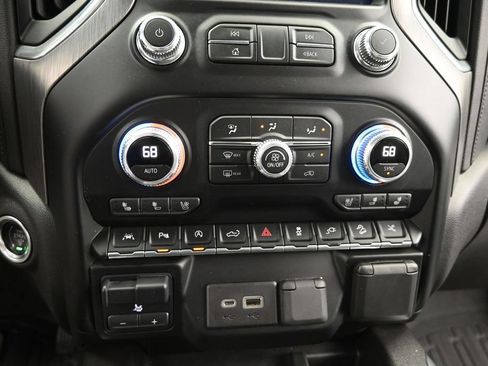 Used 2020 GMC Sierra 1500 Denali w/ Denali Ultimate Package AWD/4WD image 16