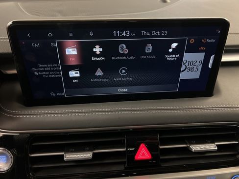 Used 2025 Genesis G70 2.5T image 9