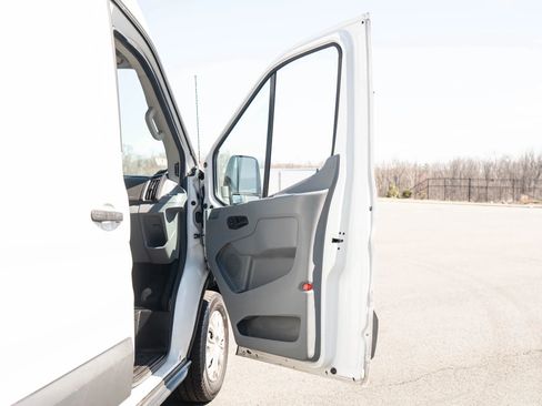 Used 2016 Ford Transit 250 Medium Roof w/Sliding Side Doo image 35
