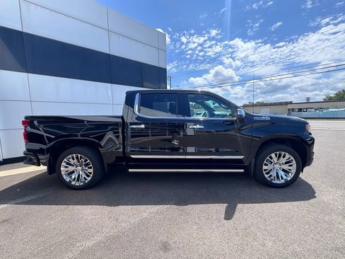 Used 2023 Chevrolet Silverado 1500 High Country w/ Technology Package AWD/4WD image 6