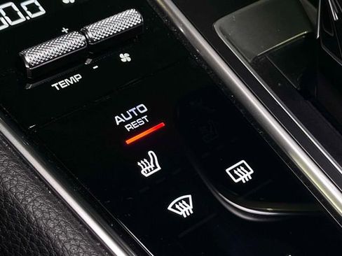 Certified 2020 Porsche Panamera image 33