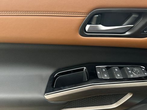 New 2025 Nissan Pathfinder Platinum image 13