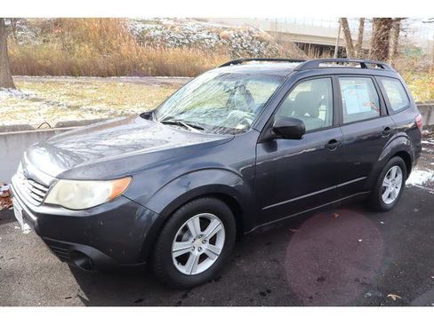 Used 2010 Subaru Forester 2.5X image 2