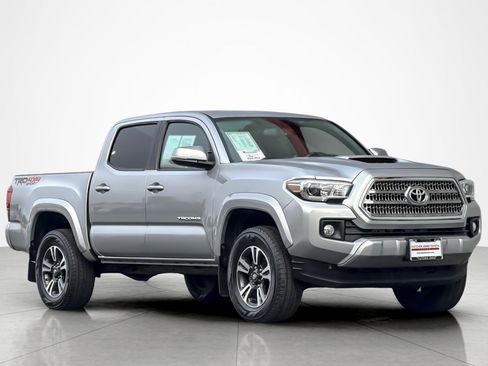 Certified 2017 Toyota Tacoma TRD Sport image 7
