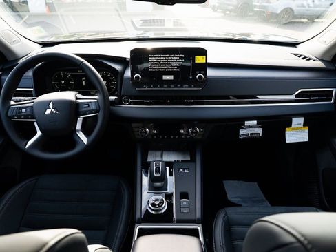 New 2025 Mitsubishi Outlander SE AWD/4WD image 8