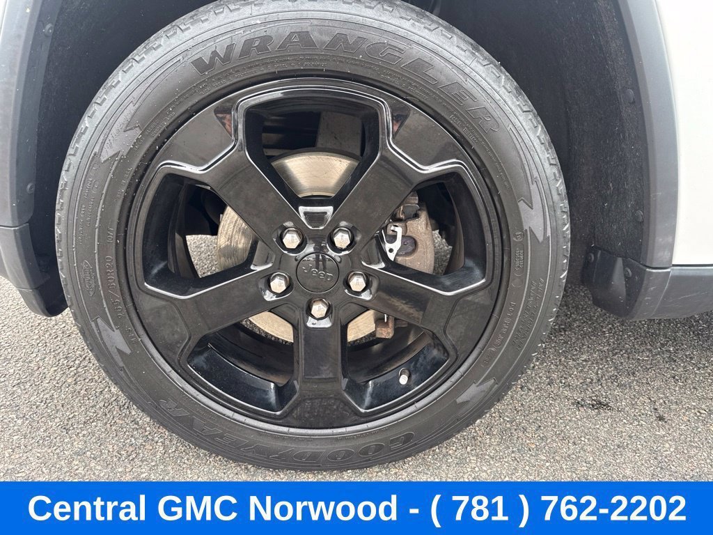 Used 2019 Jeep Grand Cherokee Laredo AWD/4WD image 9