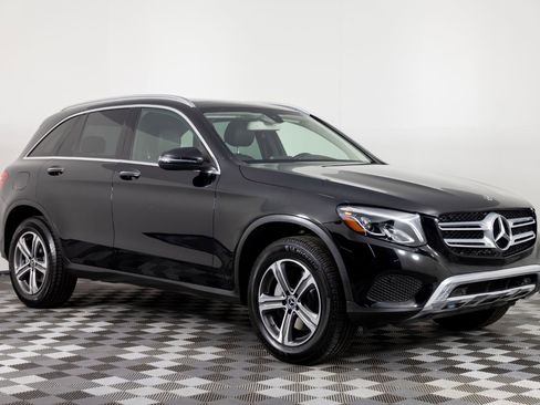Used 2019 Mercedes-Benz GLC 300 4MATIC w/ Premium Package image 11