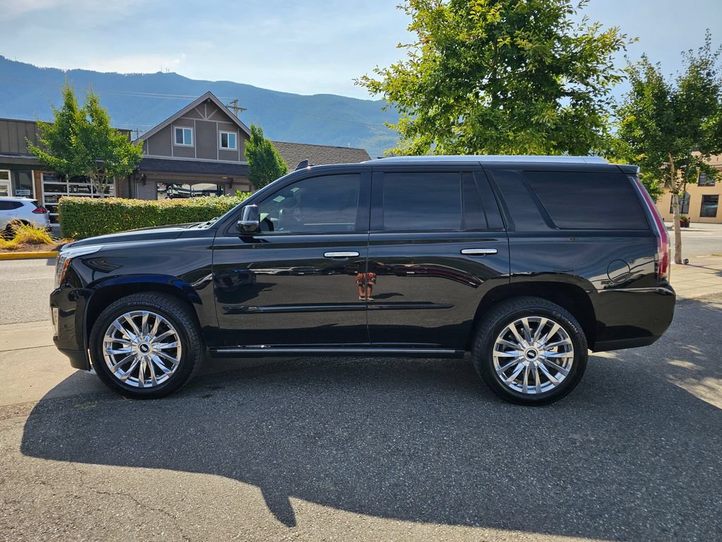 Used 2020 Cadillac Escalade Premium Luxury w/ Escalade Sport Edition AWD/4WD image 8