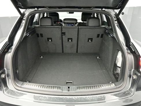 Certified 2025 Porsche Macan AWD/4WD image 16