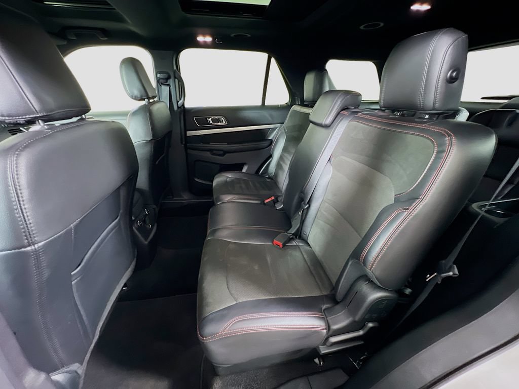 Certified 2018 Ford Explorer XLT w/ Equipment Group 202A AWD/4WD image 23